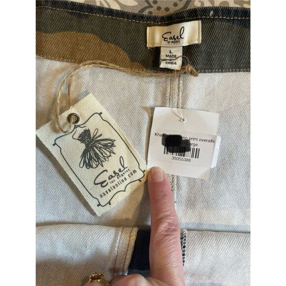 Easel Khaki Olive Camo Print Overalls Women’s Large Wide Leg Pockets Bib NEW‎ - Picture 6 of 8